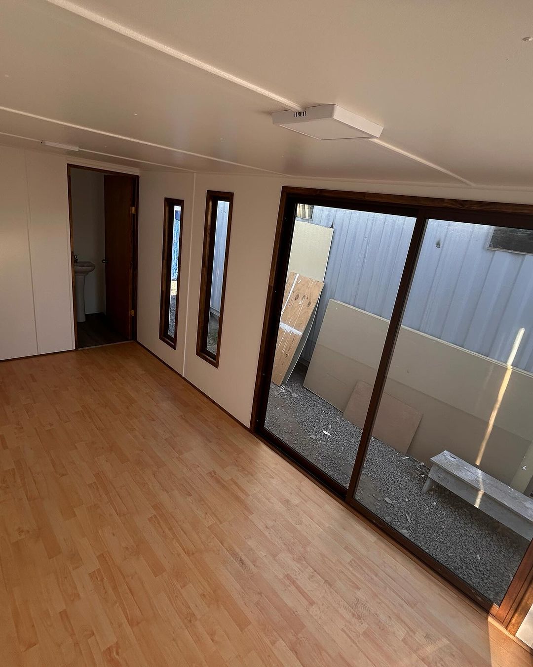 Contentor Escritório Marítimo 6×3 m – 18 m² (Ref: 13001)